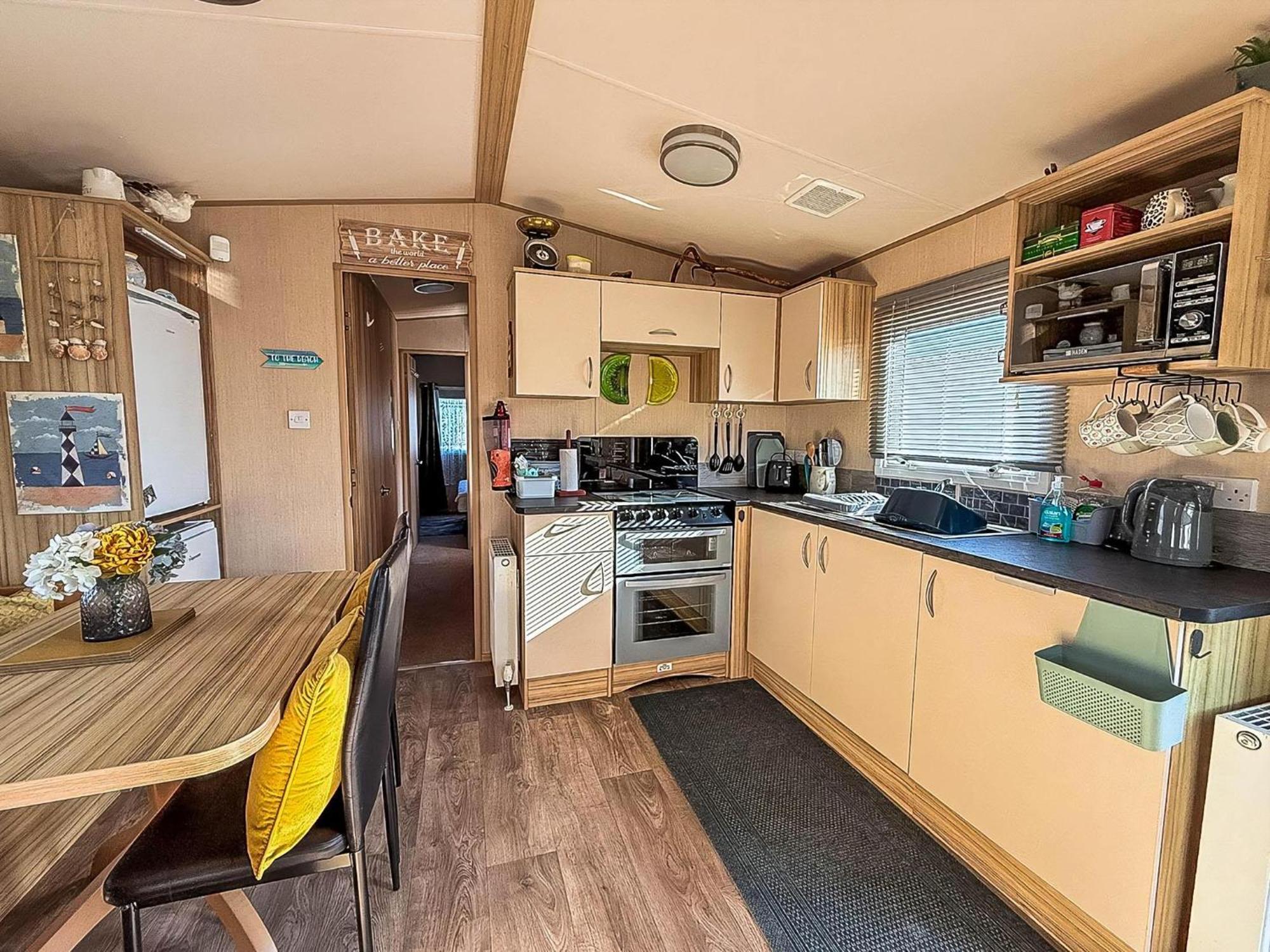 Lovely 6 Berth Caravan With Decking To The Side In Heacham Ref 21040E Luaran gambar