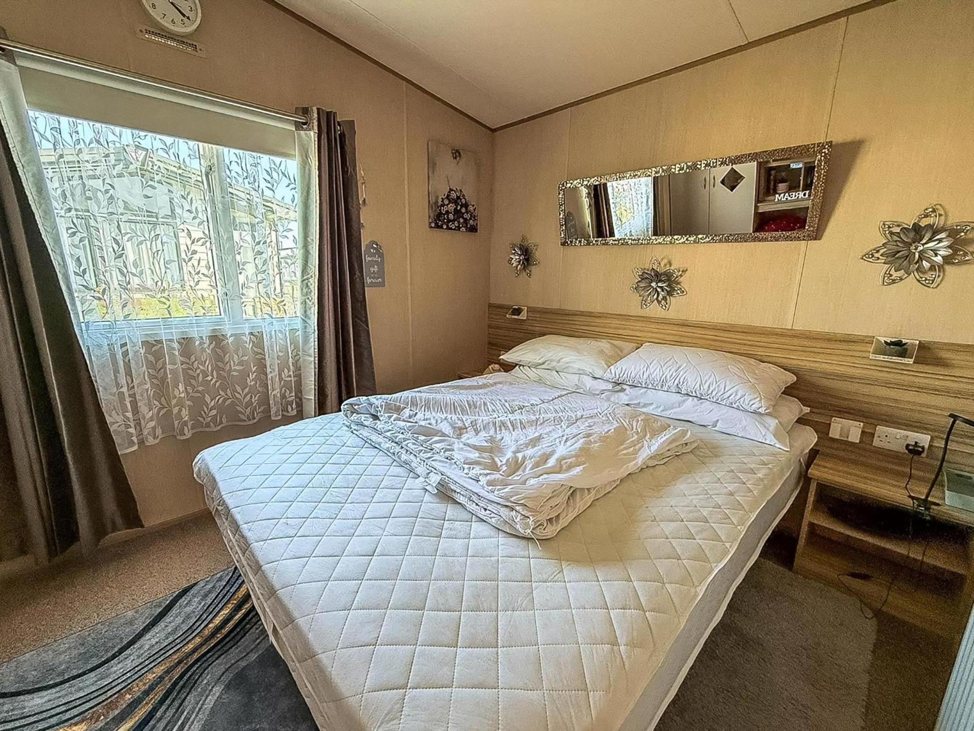 Lovely 6 Berth Caravan With Decking To The Side In Heacham Ref 21040E Luaran gambar
