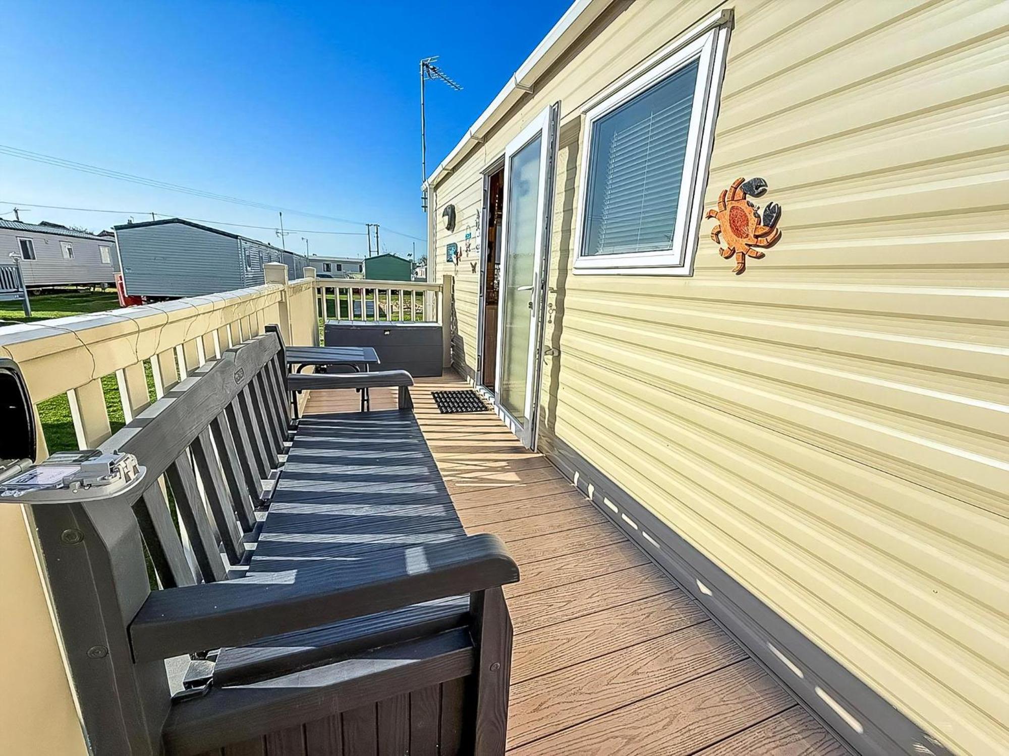 Lovely 6 Berth Caravan With Decking To The Side In Heacham Ref 21040E Luaran gambar