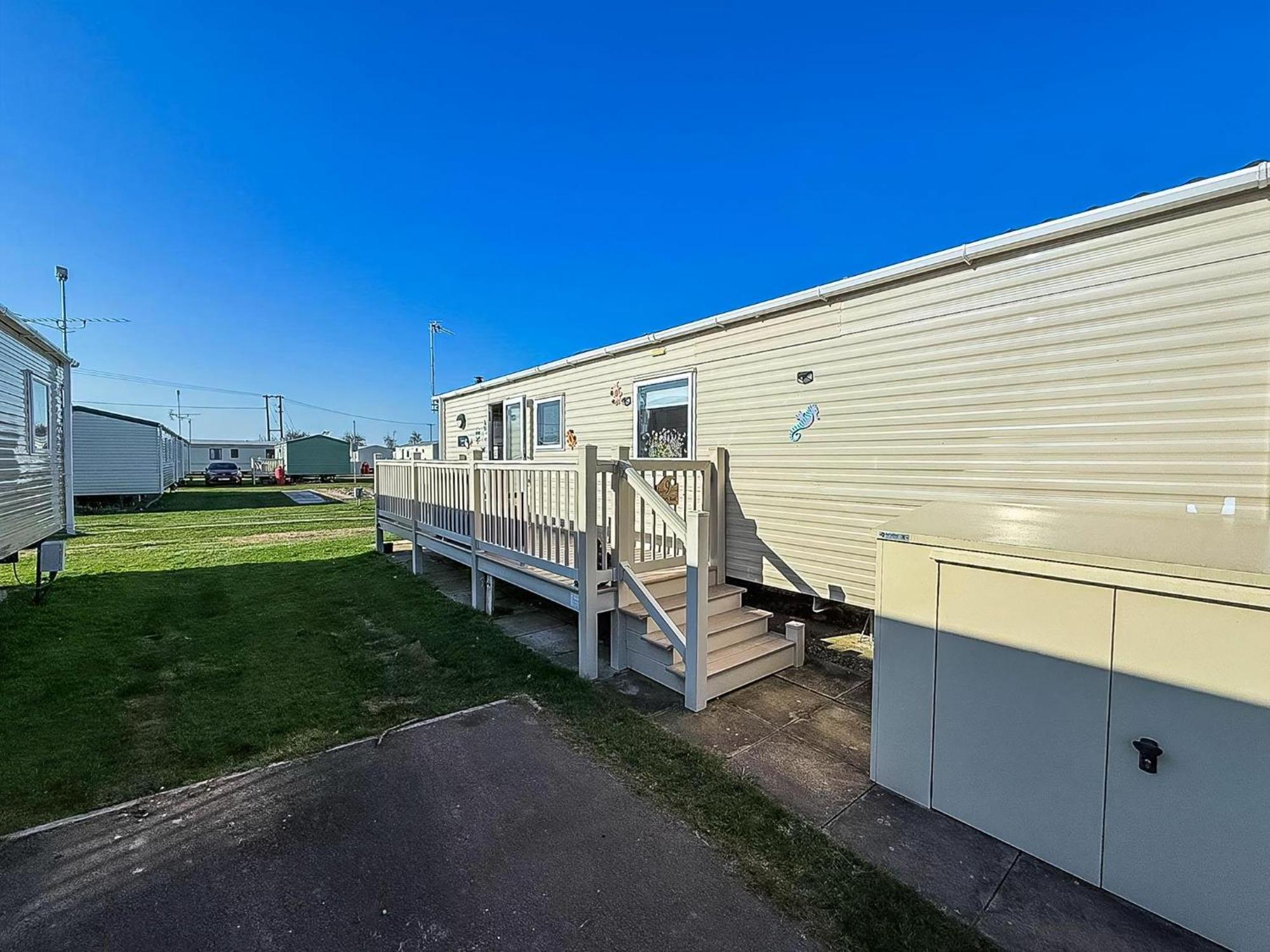 Lovely 6 Berth Caravan With Decking To The Side In Heacham Ref 21040E Luaran gambar