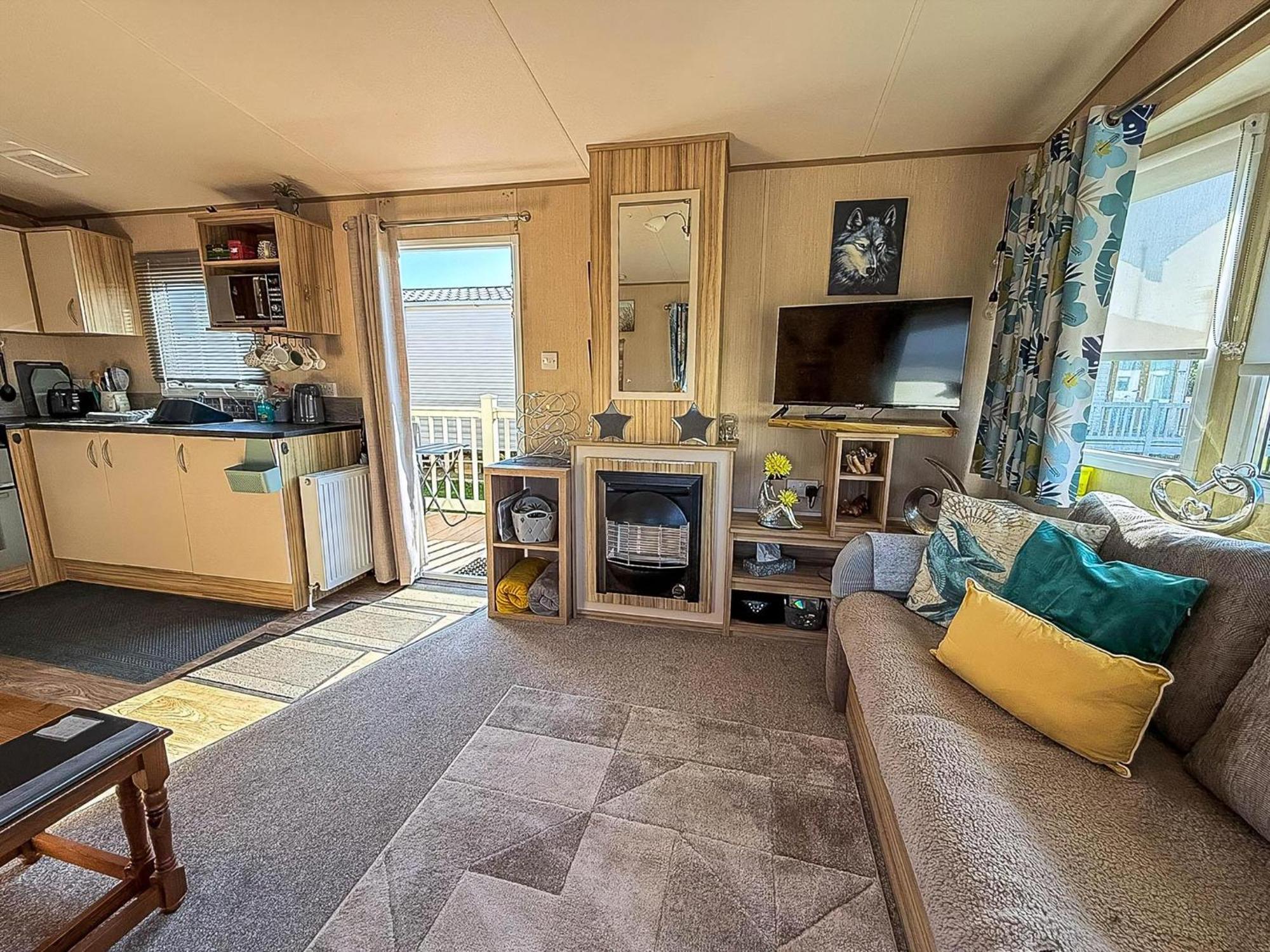 Lovely 6 Berth Caravan With Decking To The Side In Heacham Ref 21040E Luaran gambar